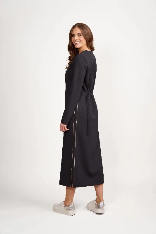 long sleeve knit dress with contrast stitch detail